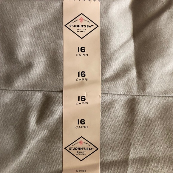 St. John's Bay Women's Khaki Capri Pants Sz 16 NWT - Picture 5 of 9